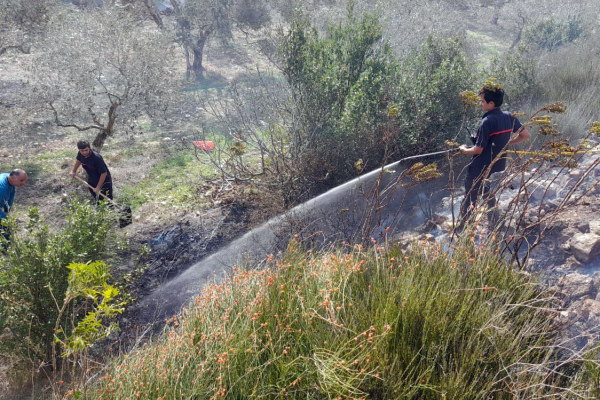 الدفاع المدني يخمد حريقاً ضخماً في بلدة باريش 