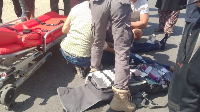 الدفاع المدني يتصدى لحادث سير في بلدة حاروف 