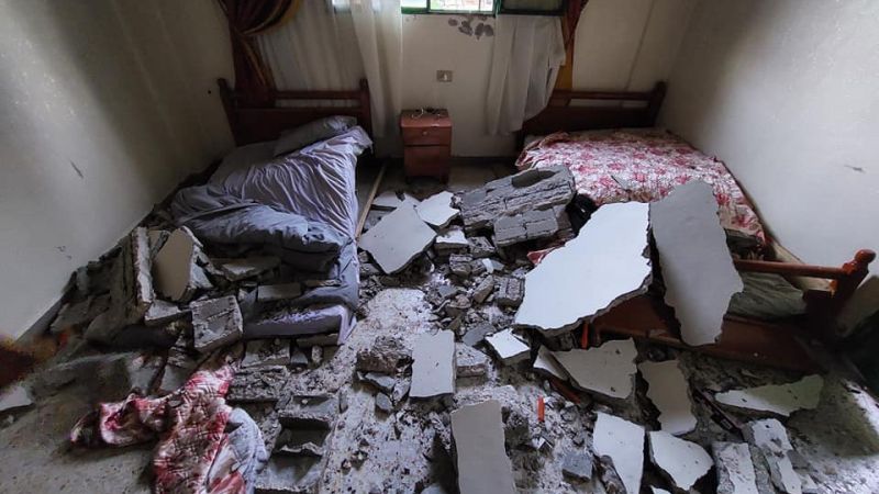 الدفاع المدني ينقذ شخص انهار سقف منزله عليه في جبشيت 