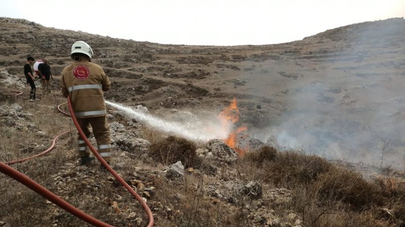فوج اطفاء بنت جبيل يخمد حريقًا عند اطراف بلدة الطيري