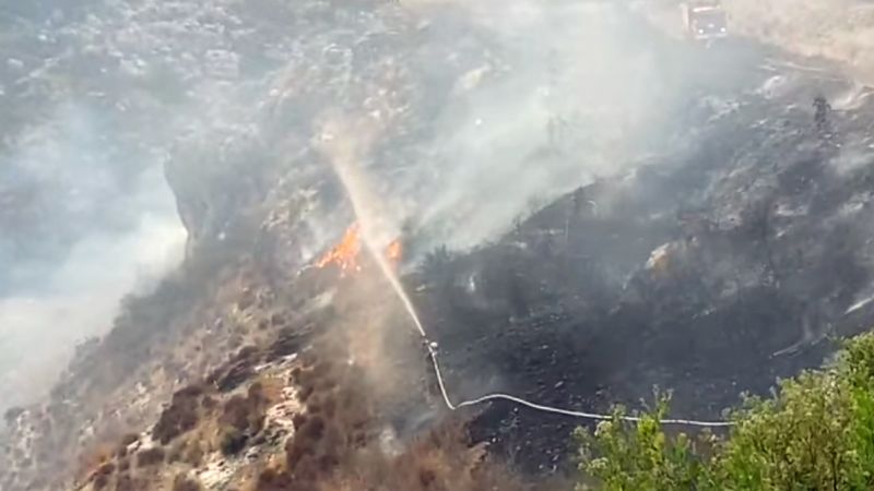 الدفاع المدني يخمد حريقاً كبيراً في بلدة مزرعة مشرف الجنوبية 