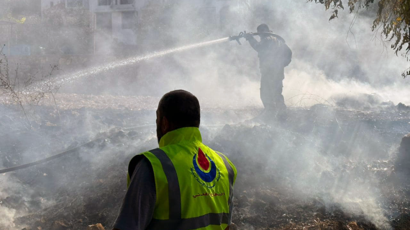 الدفاع المدني يخمد حريقاً في بلدة دير الزهراني