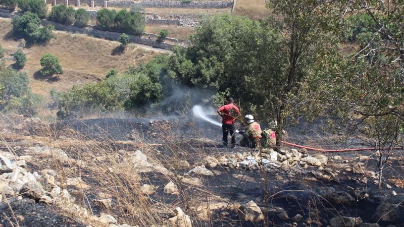 فوج اطفاء اتحاد بلديات قضاء بنت جبيل يخمد حريقاً في بلدة شقرا ودوبية 