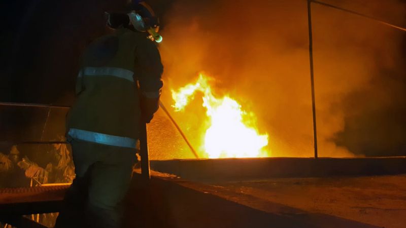 بالصور: اخماد حريق خزان لمادة المازوت في بلدة العباسية 