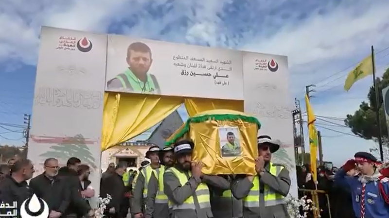 بالفيديو: بموكبٍ مهيب.. الدفاع المدني في جبل عامل يشيّع الشهيد المسعف علي حسين رزق