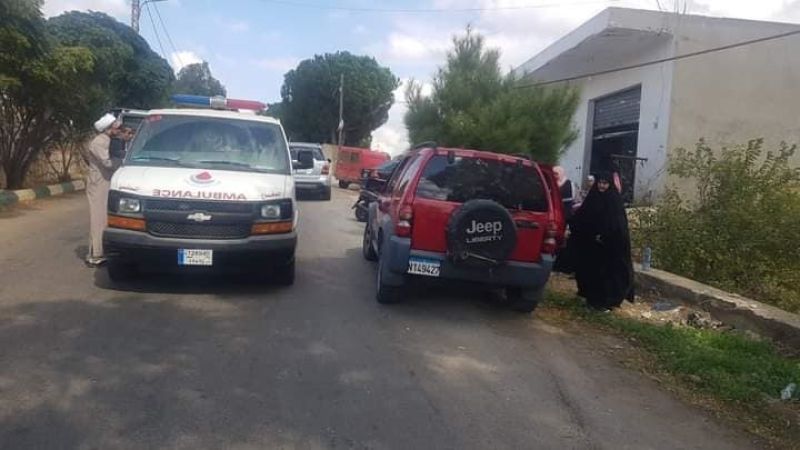الدفاع المدني يتصدى لحادث سير على طريق عام بلدة قبريخا