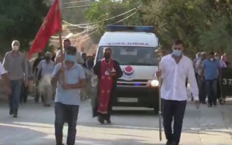 بالفيديو:  دفن حالة كورونا في منطقة راس بعلبك 