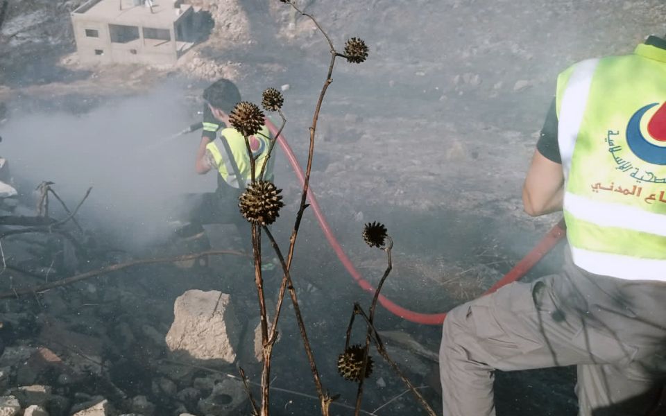 بالصور: اخماد حريق كبير شب في خراج بلدات  الشهابية وكفردونين