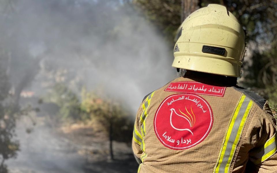 بالصور: فوج اطفاء الضاحية يشارك في اخماد الحريق الذي اندلع في كيفون