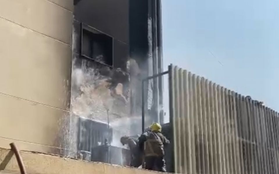 فوج اطفاء الضاحية يخمد حريقاً شب في خزان مازوت في حارة حريك