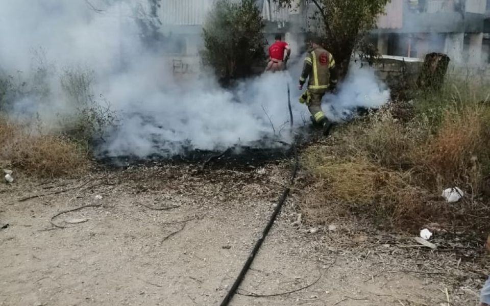 فوج اطفاء الضاحية يخمد حريقاً في الشويفات