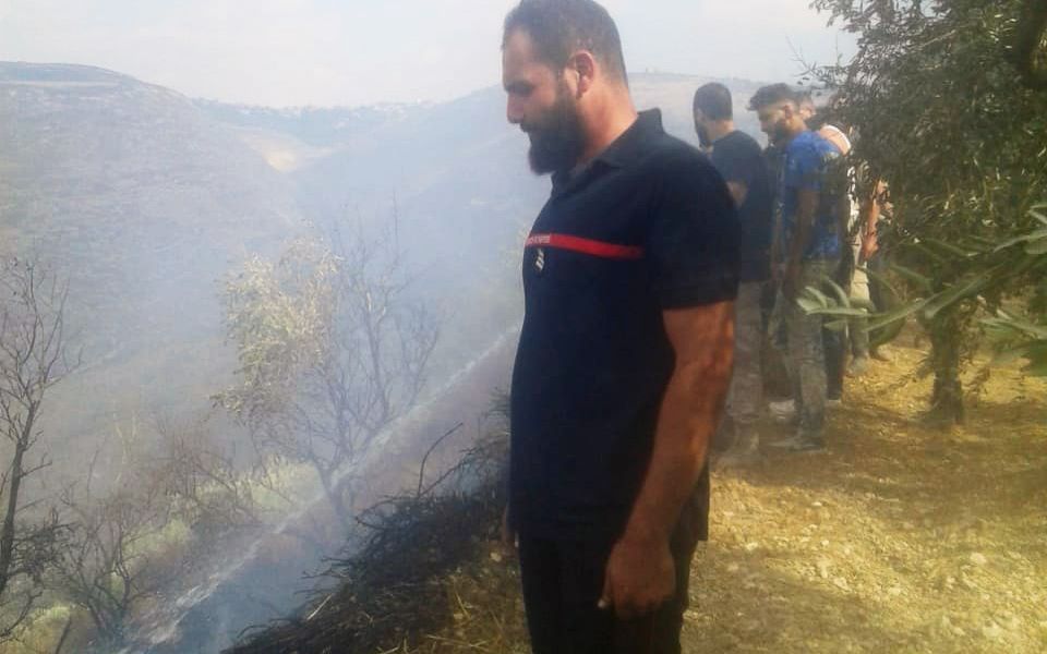 الدفاع المدني يخمد حريقاً شب في بلدة شحور