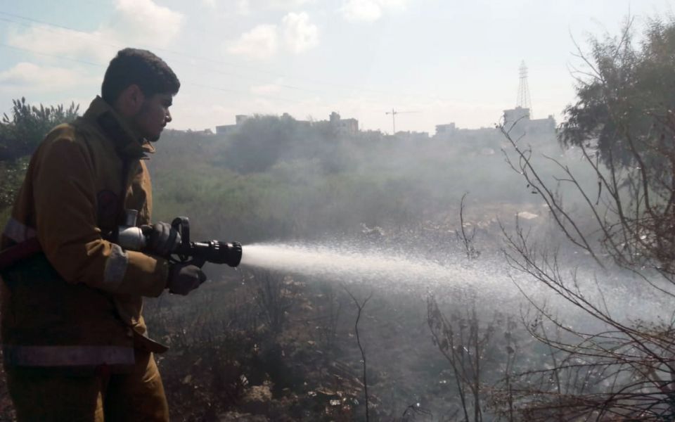 الدفاع المدني يخمد حريقاً في بلدة المعشوق