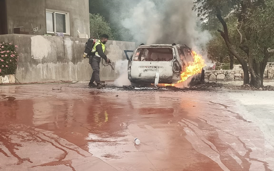 فريق بلدة خربة سلم التطوّعي يخمد حريق سيّارة في البلدة
