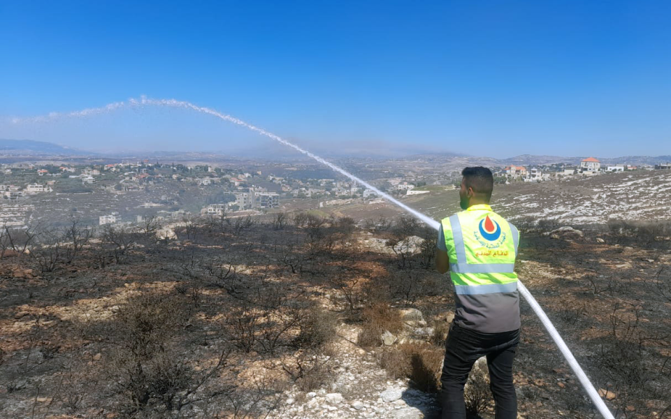 الدفاع المدني-الهيئة يتصدى لحريق وقع بين بلدة كفردونين  - وديركيفا - وقلاوي