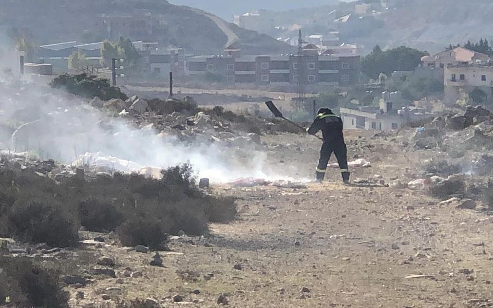 الدفاع المدني - الهيئة يخمد حريق أعشاب في بلدة دير الزهراني