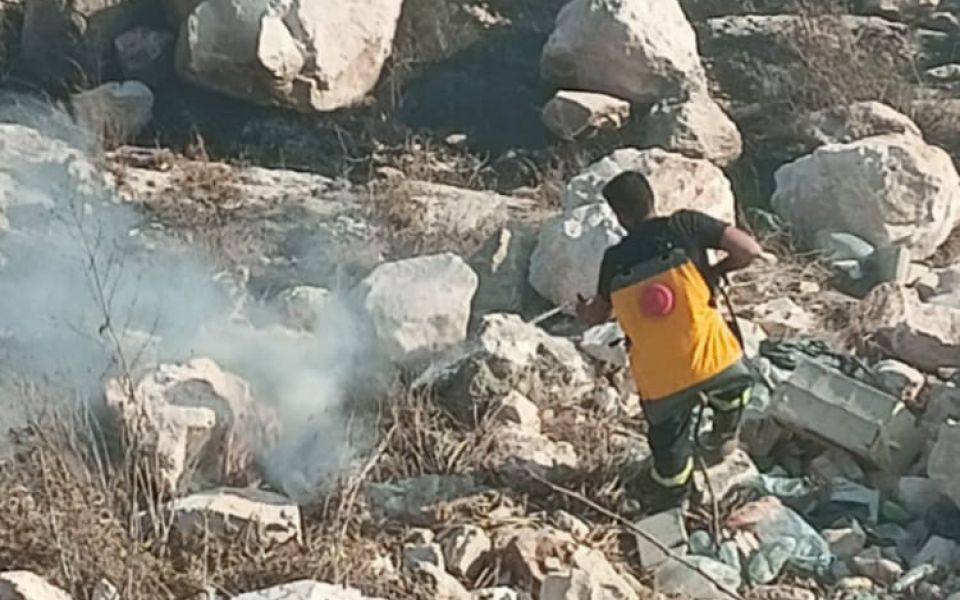 الدفاع المدني يخمد حريقاً في بلدة طيرفلسيه